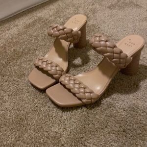 heeled sandal